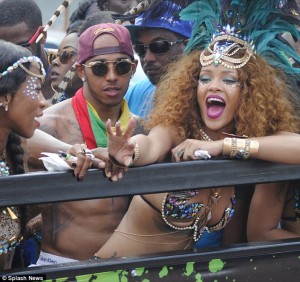 Spotted in the company of Formula One hottie, Lewis Hamilton, Rihanna clearly enjoyed herself. 